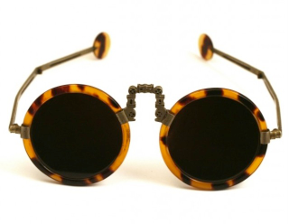 Illustration for article titled Strange and Wonderful Moments in the History of Eyeglasses